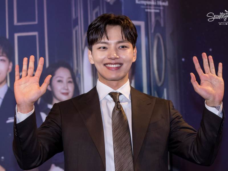 Yeo Jin Goo resumed duty as Hotel Del Luna’s elite hotelier Gu Chan Seong in&nbsp;Singapore