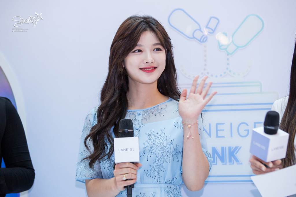 KIM YOO JUNG REVEALS BEAUTY TIPS AND UPCOMING PROJECTS AT LANEIGE WATER BANK AVENUE POP-UP&nbsp;EVENT